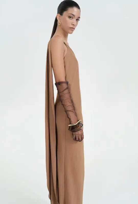 Vestido beige asimetrico capa Mango