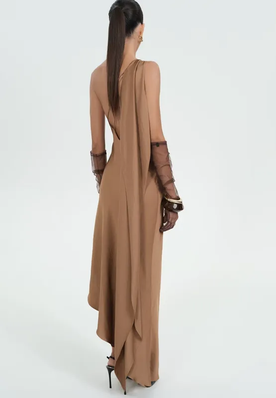 Vestido beige asimetrico capa Mango