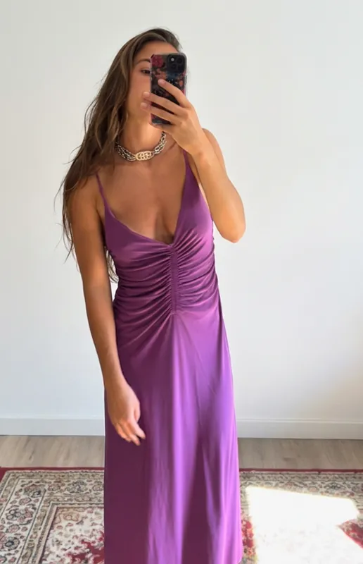 Vestido violeta frunce Zara
