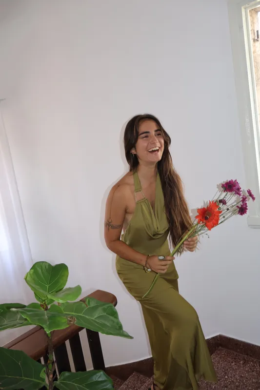 Vestido verde hebilla dorada Zara