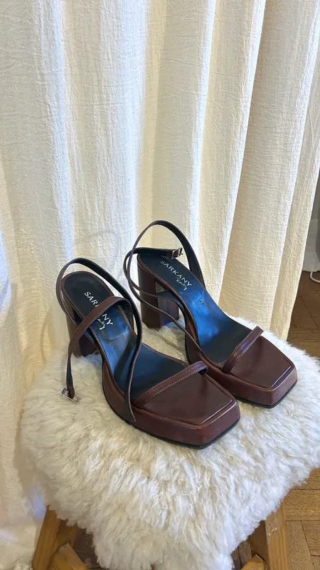 Sandalias marron Sarkany