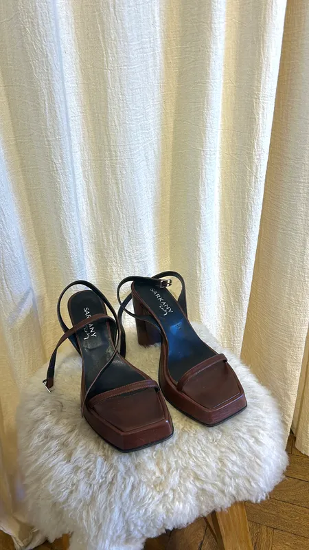 Sandalias marron Sarkany