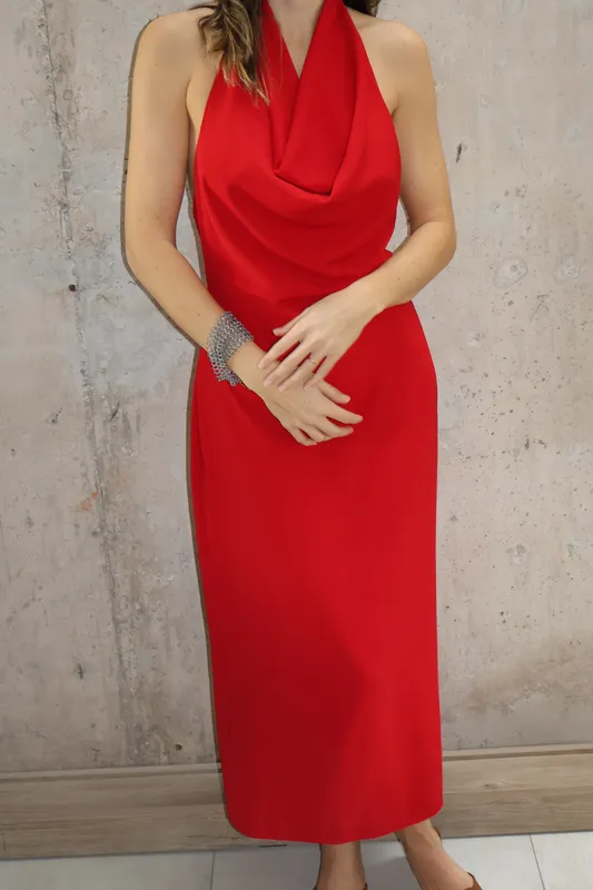 Vestido rojo cuello bote y espalda Zara