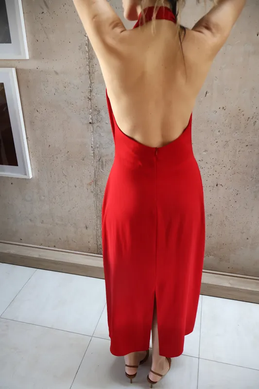 Vestido rojo cuello bote y espalda Zara