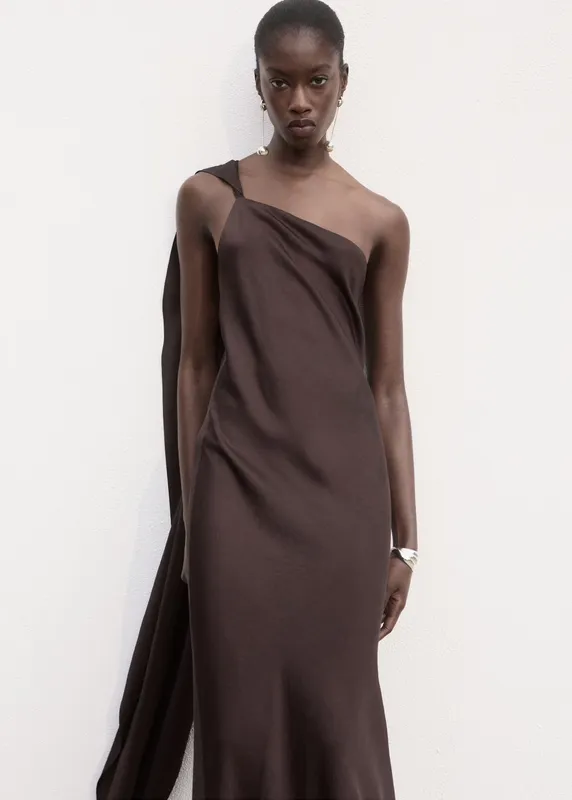 Vestido chocolate con lazo asimetrico Mango