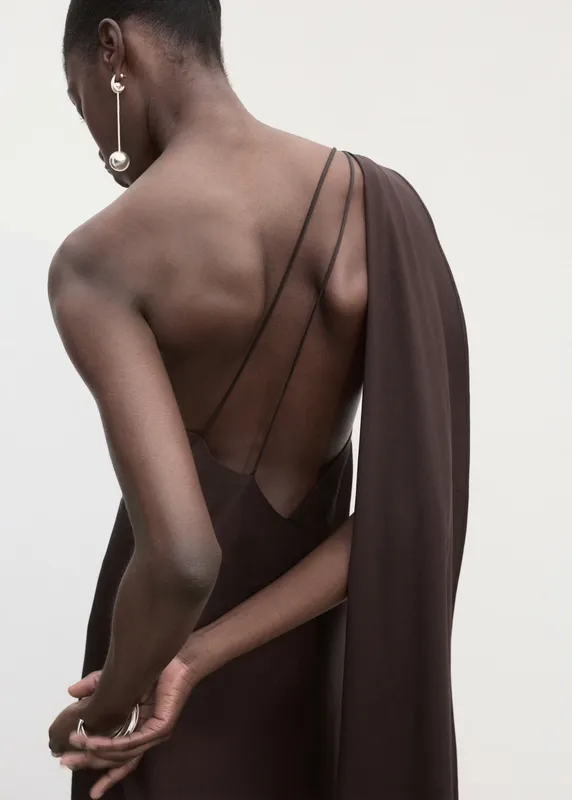 Vestido chocolate con lazo asimetrico Mango