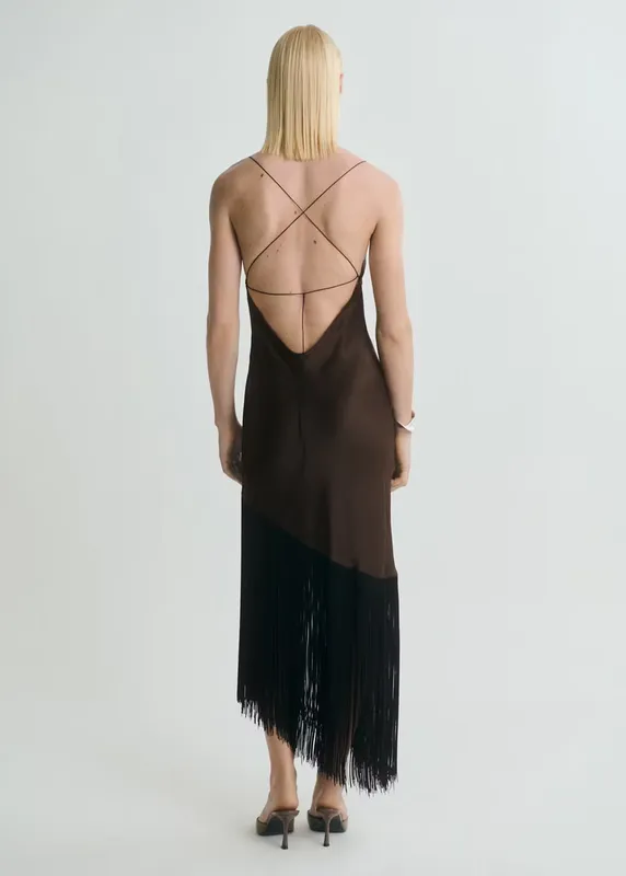 Vestido marron asimetrico y flecos Mango