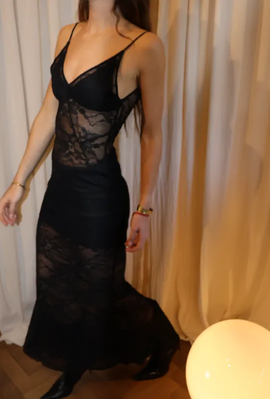 Vestido negro encaje con corpiño Zara