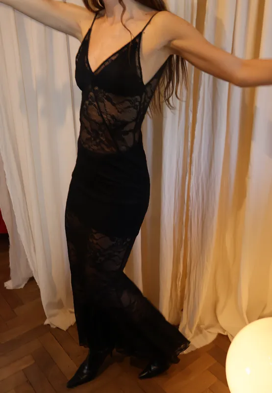 Vestido negro encaje con corpiño Zara