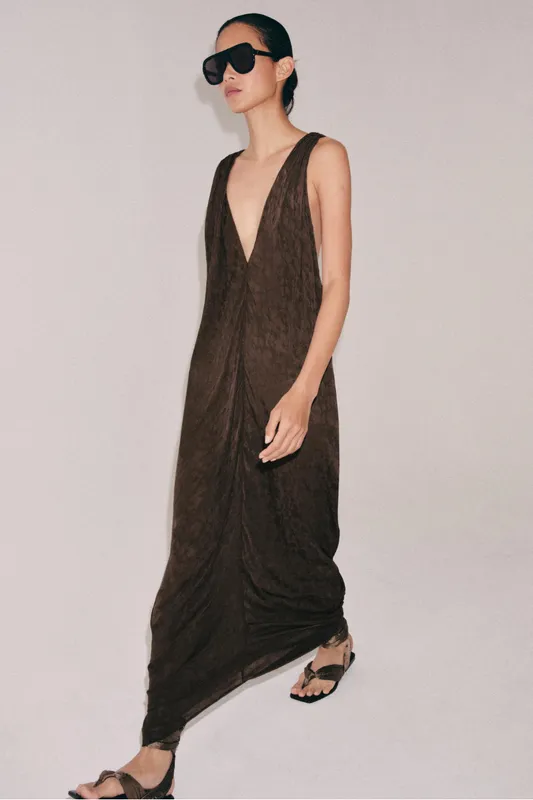 Vestido marron textura jacquard Zara